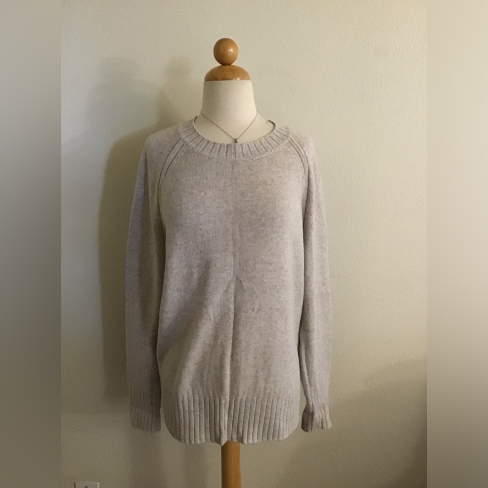 OLD NAVY BEIGE SWEATER SIZE LARGE